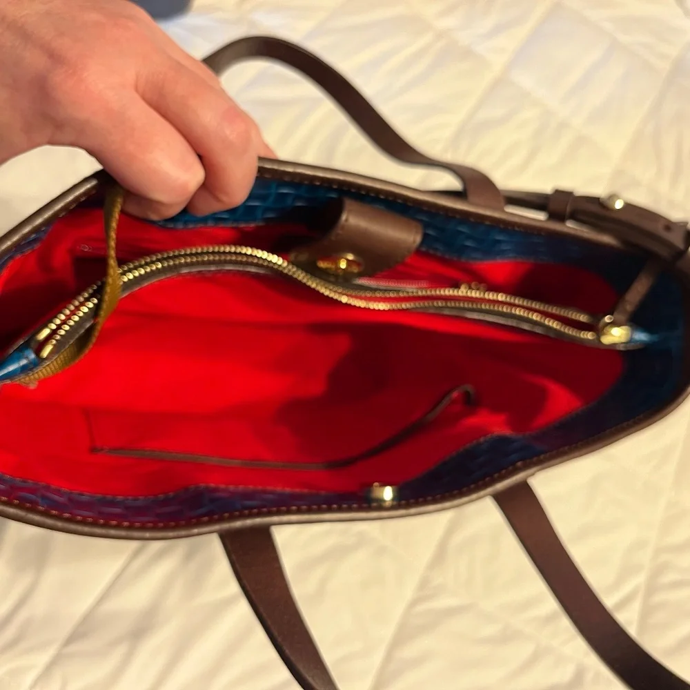 NWOT Dooney & Bourke Woven Embossed Blue Leather Shopper Tote with Wristlet - Picture 5 of 6